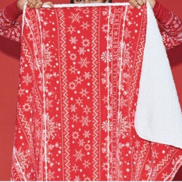 Victoria Secret PINK Sherpa Blanket 60"x50 ' Red & White Holiday 2022 New Sealed - Picture 4 of 9